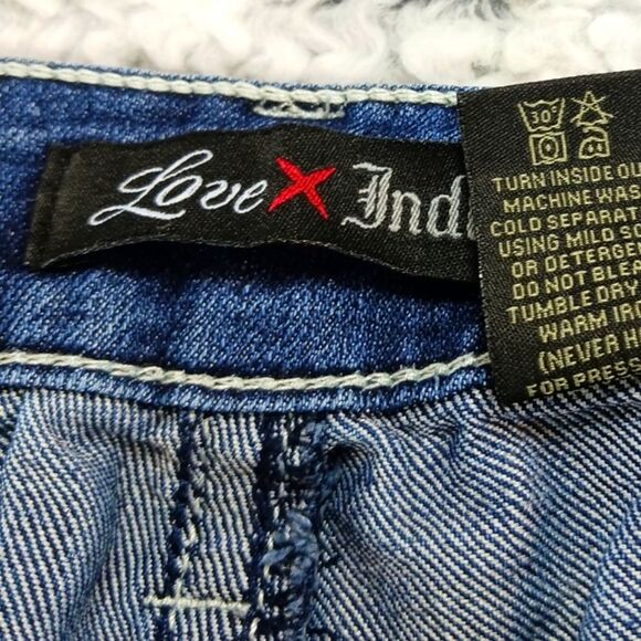Love Indigo Cuffed Stretch Denim Shorts Embellished Stitch/ Jeweled Woman's 14.. - Picture 4 of 11